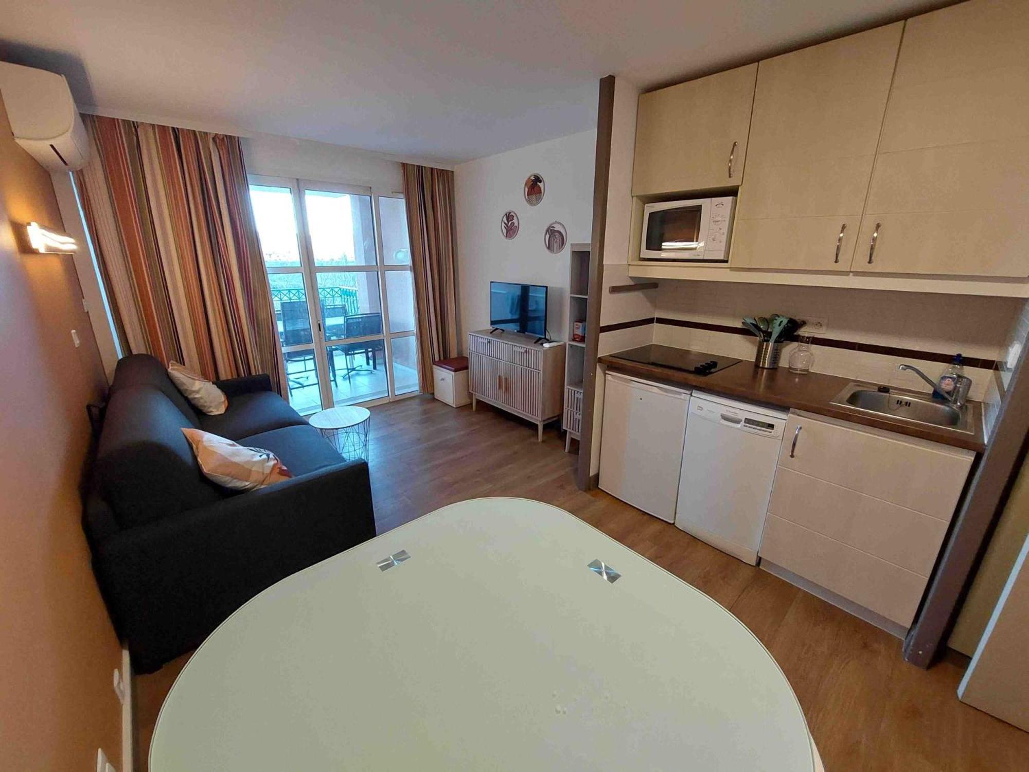 Cap Esterel Appartement Climatise Dans Le Centre Du Village Vacances Drammont المظهر الخارجي الصورة