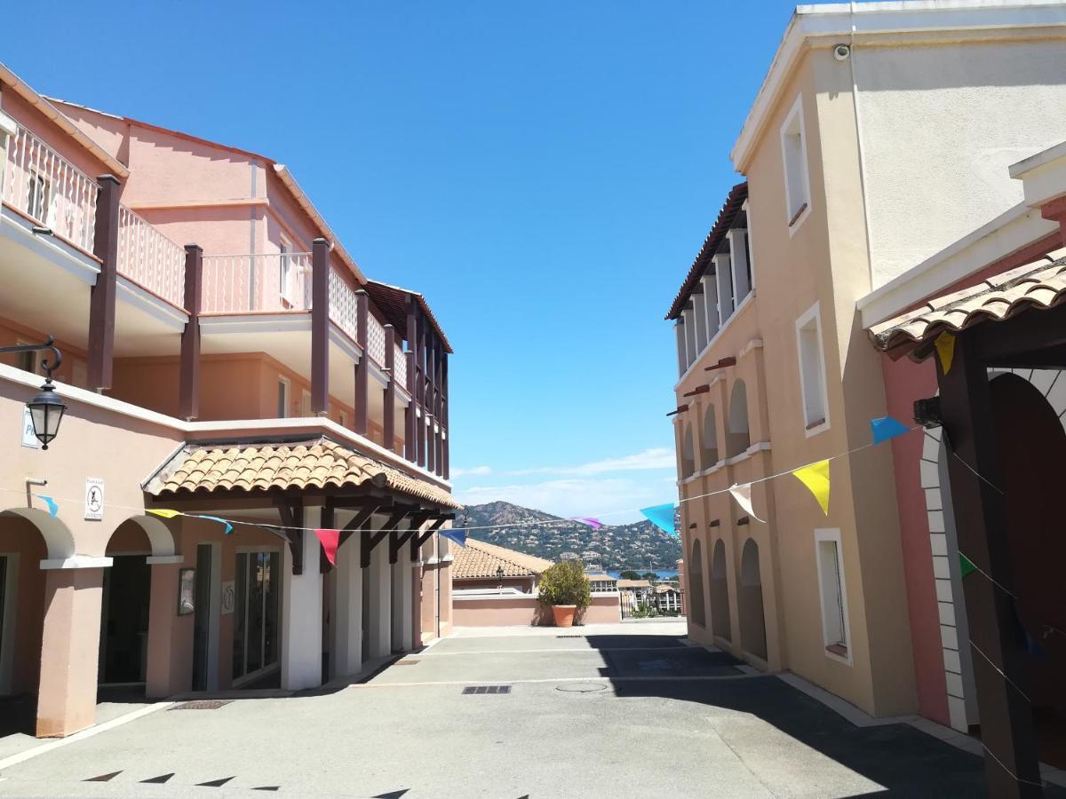 Cap Esterel Appartement Climatise Dans Le Centre Du Village Vacances Drammont المظهر الخارجي الصورة